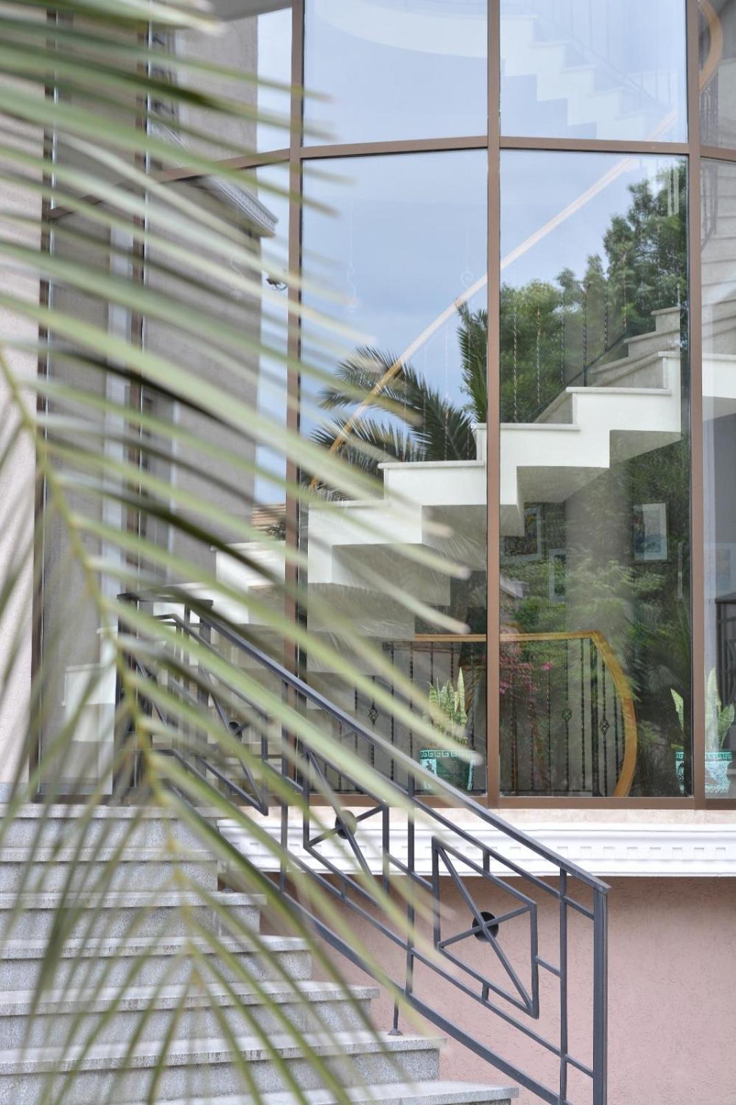 Boutique Hotel Argo クタイシ エクステリア 写真